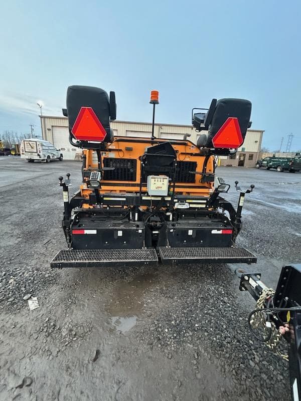 Image of LeeBoy 8530 equipment image 3