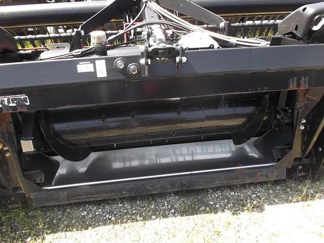 Image of MacDon FD130 equipment image 3