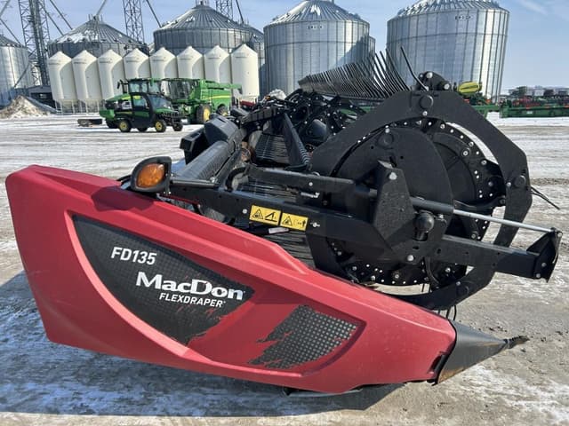 Image of MacDon FD135 equipment image 3