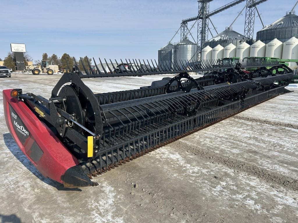 2020 MacDon FD135 Equipment Image0