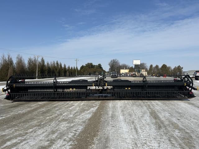 Image of MacDon FD135 equipment image 2