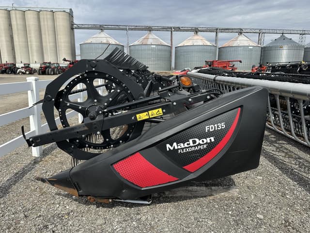 Image of MacDon FD135 equipment image 2