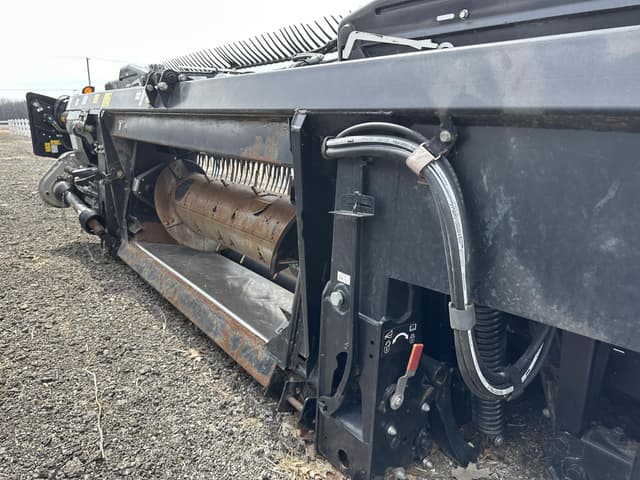 Image of MacDon FD135 equipment image 4