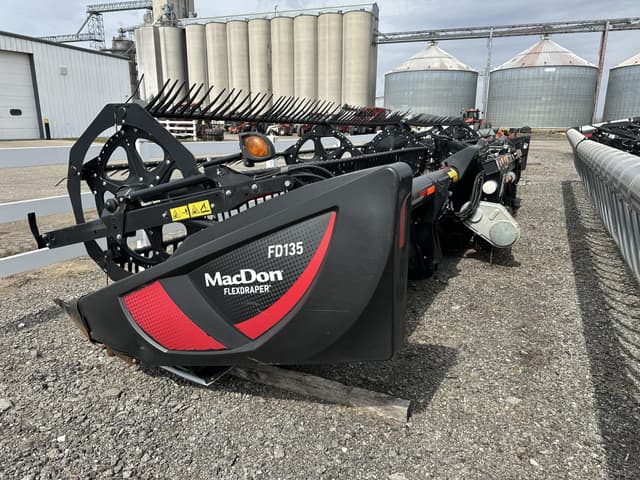 Image of MacDon FD135 equipment image 3