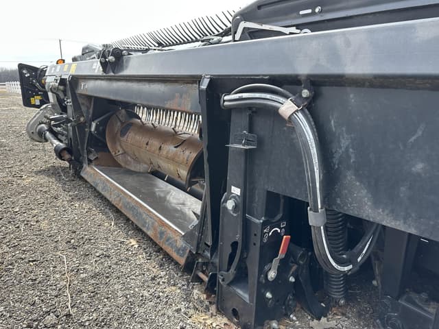 Image of MacDon FD135 equipment image 4