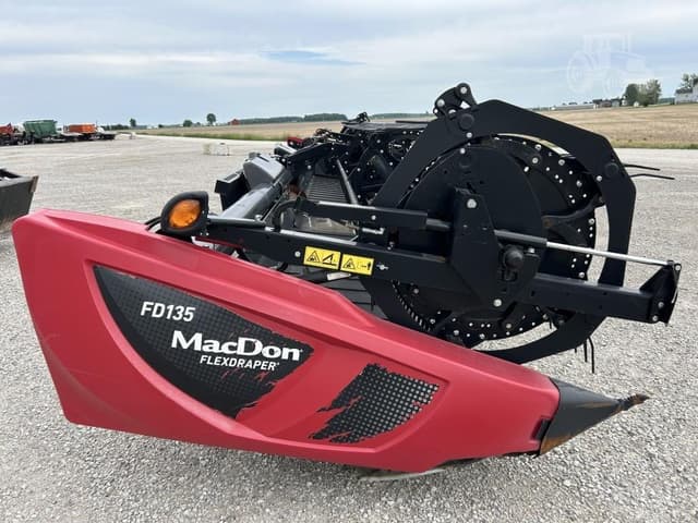 Image of MacDon FD135 equipment image 4