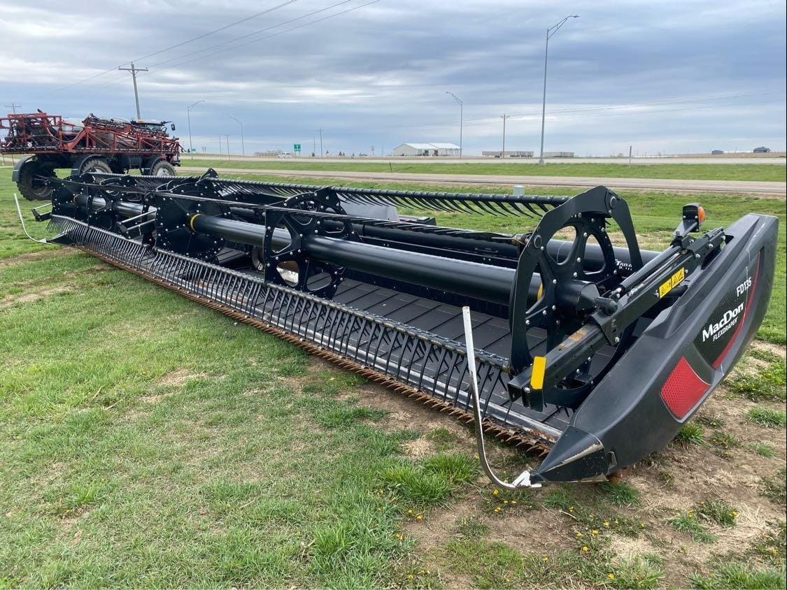 2020 MacDon FD135 Equipment Image0