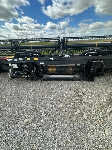 Image of MacDon FD140 equipment image 2