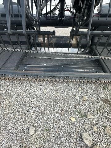 Image of MacDon FD140 equipment image 4