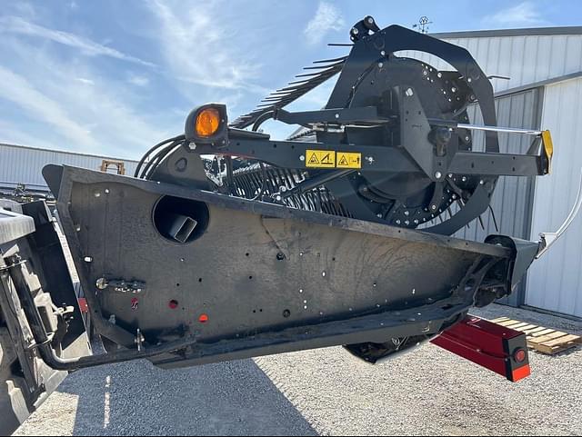 Image of MacDon FD140 equipment image 3