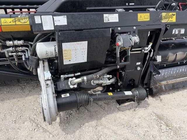 Image of MacDon FD140 equipment image 4