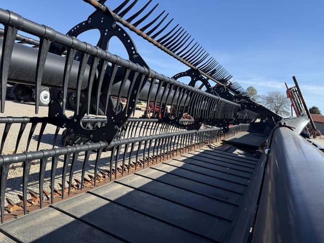 Image of MacDon FD140 equipment image 3