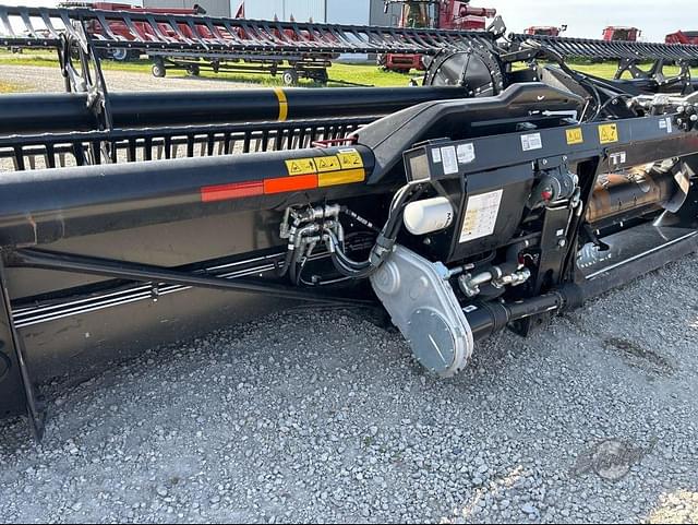 Image of MacDon FD140 equipment image 2