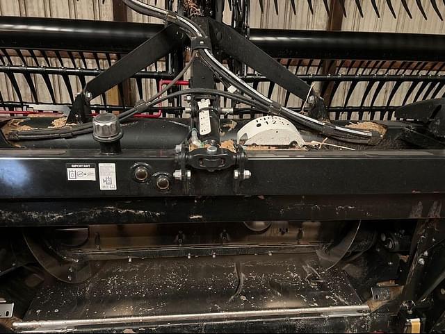 Image of MacDon FD140 equipment image 3