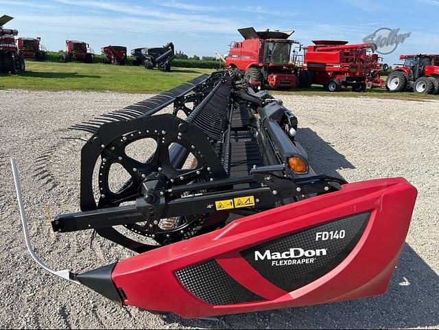 Image of MacDon FD140 equipment image 4
