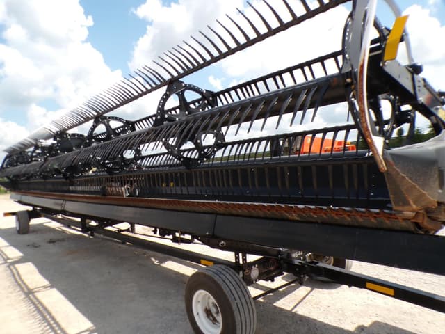 Image of MacDon FD140 equipment image 3