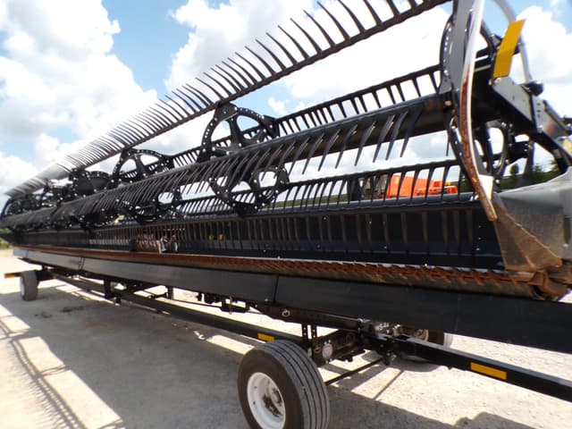 Image of MacDon FD140 equipment image 3