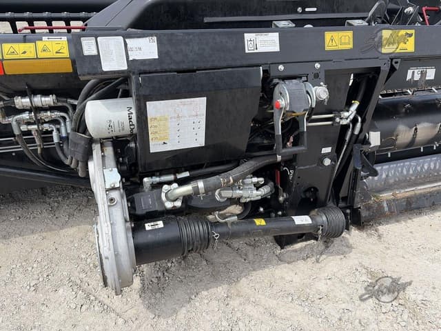Image of MacDon FD140 equipment image 4