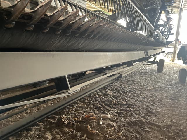 Image of MacDon FD140 equipment image 4