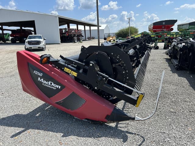 Image of MacDon FD140 equipment image 4