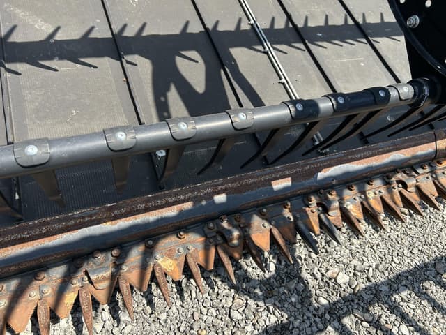 Image of MacDon FD140 equipment image 3