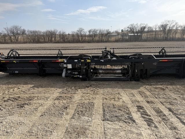 Image of MacDon FD140 equipment image 3