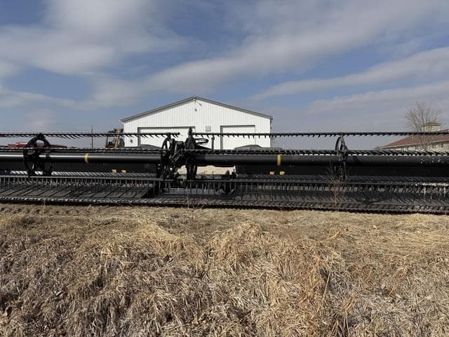 Image of MacDon FD140 equipment image 2