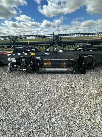 Image of MacDon FD140 equipment image 2