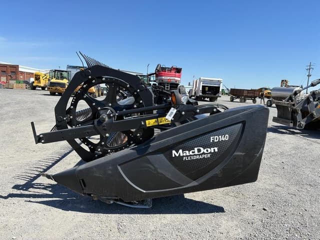 Image of MacDon FD140 equipment image 4