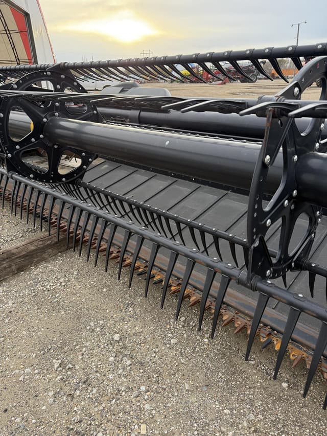 Image of MacDon FD140 equipment image 2