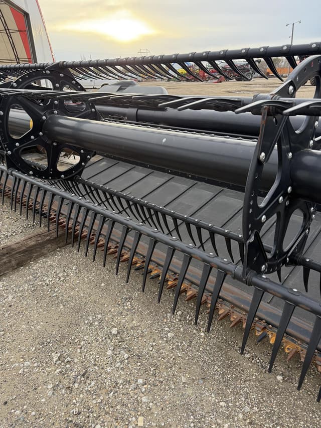 Image of MacDon FD140 equipment image 2