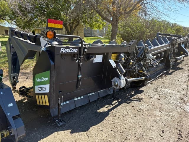 Image of MacDon C3012C equipment image 4