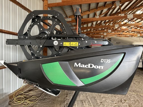 Main image MacDon D135