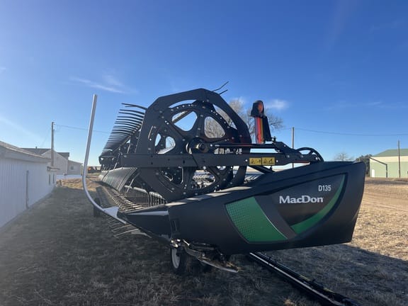 Main image MacDon D135