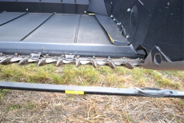 Image of MacDon FD135 equipment image 4