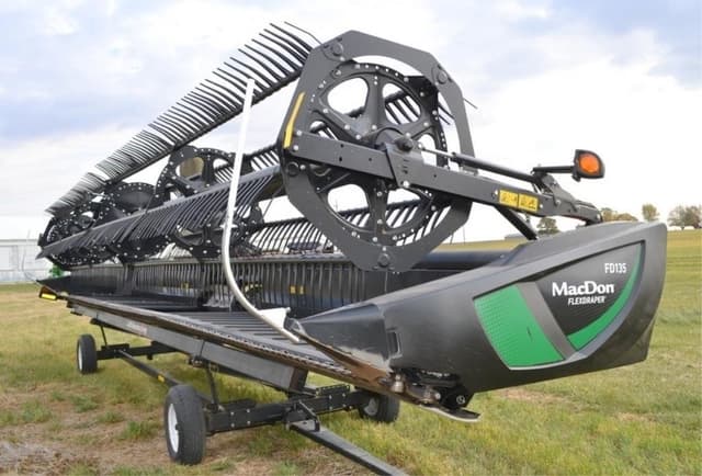 Image of MacDon FD135 equipment image 3