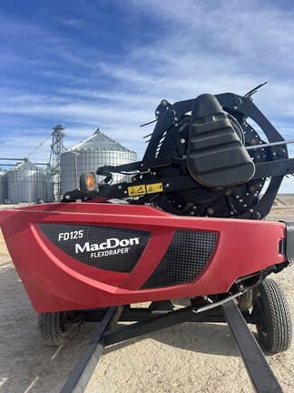 Image of MacDon FD125 equipment image 4