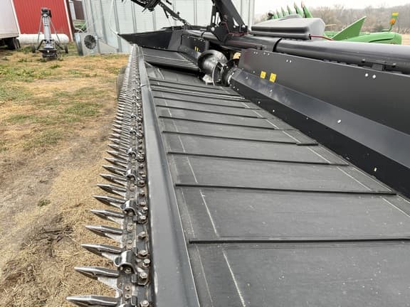 Image of MacDon FD130 equipment image 3