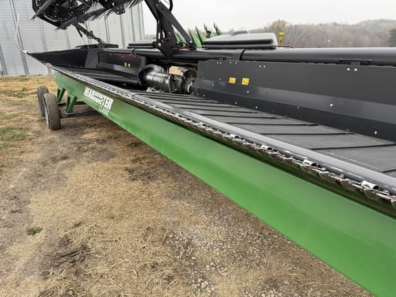 Image of MacDon FD130 equipment image 4