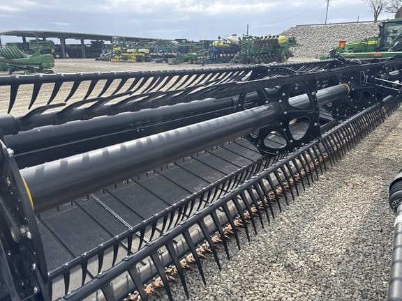 Main image MacDon FD135