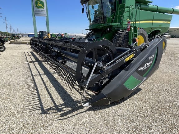 2020 MacDon FD135 Equipment Image0