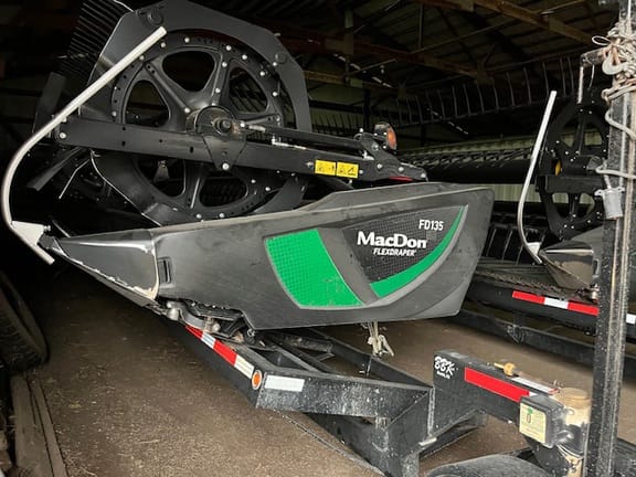 2020 MacDon FD135 Equipment Image0