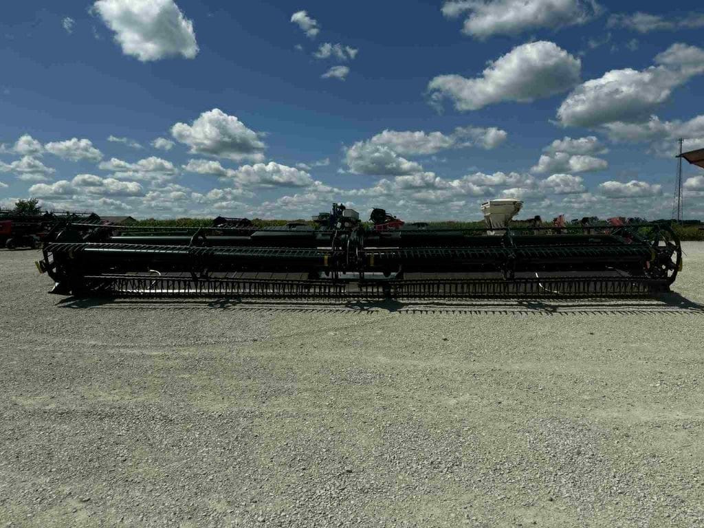 2020 MacDon FD135 Equipment Image0