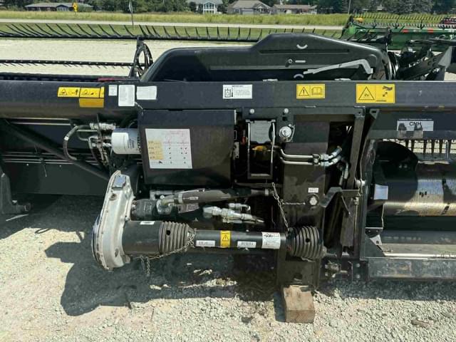 Image of MacDon FD135 equipment image 3