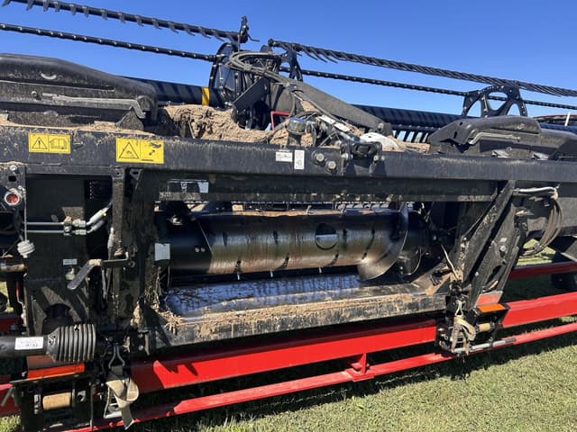 Image of MacDon FD135 equipment image 2