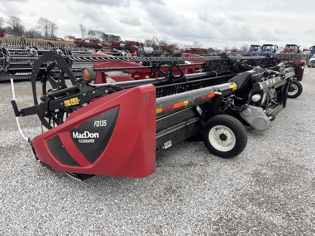 Image of MacDon FD135 equipment image 4