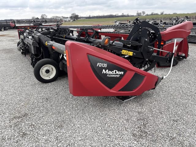 Image of MacDon FD135 equipment image 2