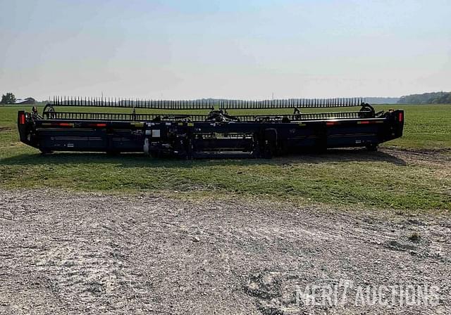 Image of MacDon FD135 equipment image 3
