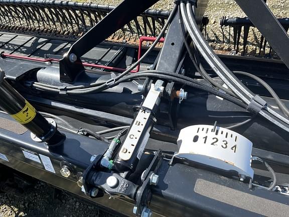 Image of MacDon FD135 equipment image 1