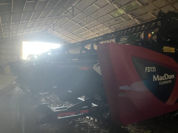 Image of MacDon FD135 equipment image 2